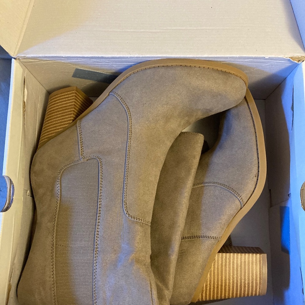 Mari A. Block Heel boots